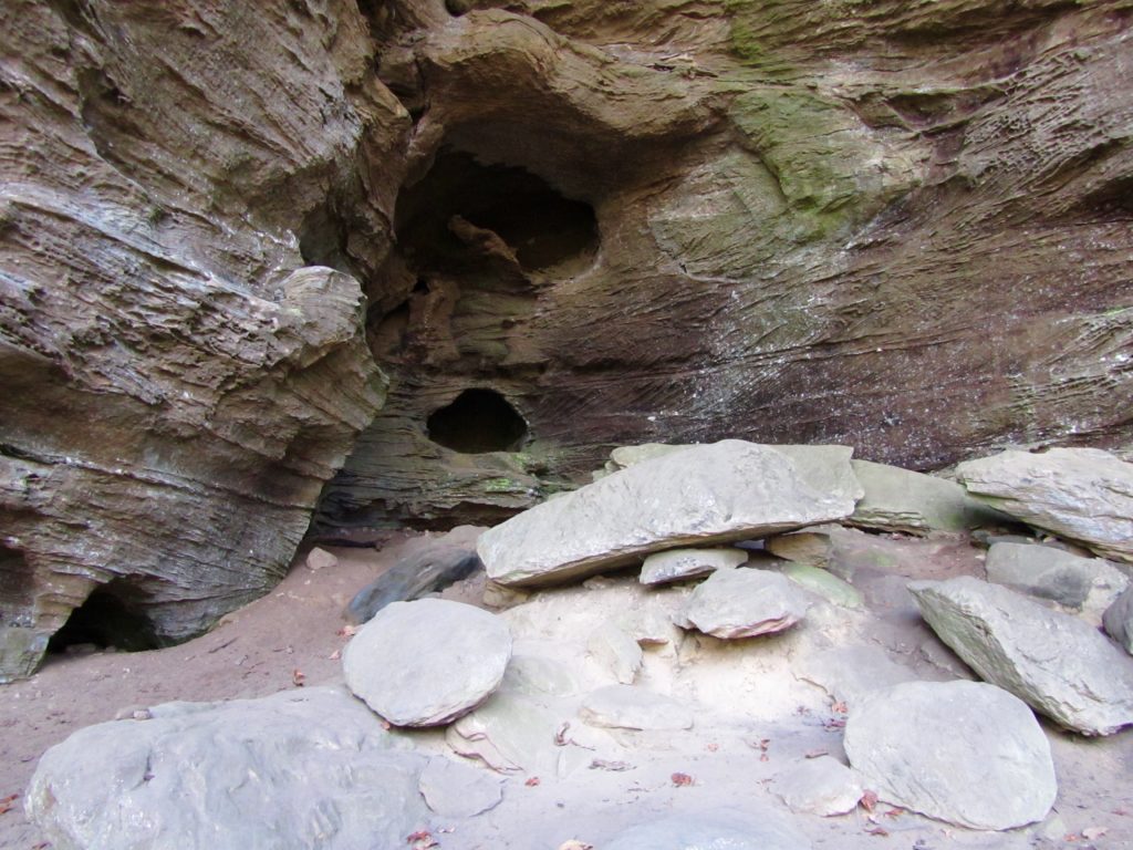 Assorted small ledges and caves inspire